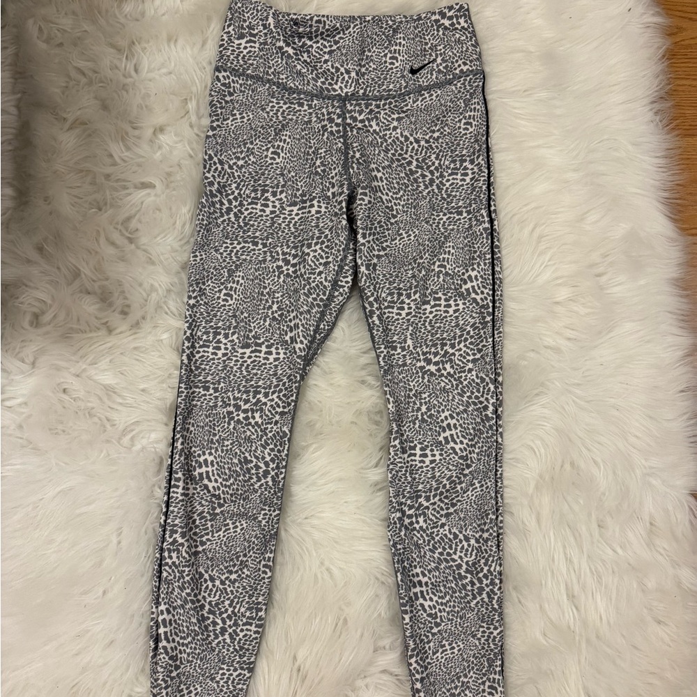 Nike Gray Patterned Leggings